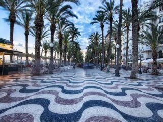 Main view walking along the esplanade of Spain in Alicante